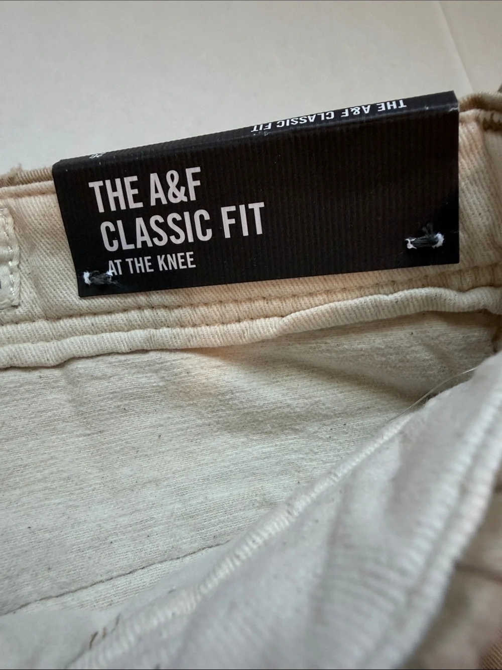 NWT Abercrombie & Fitch Classic Fit At The Knee Shorts